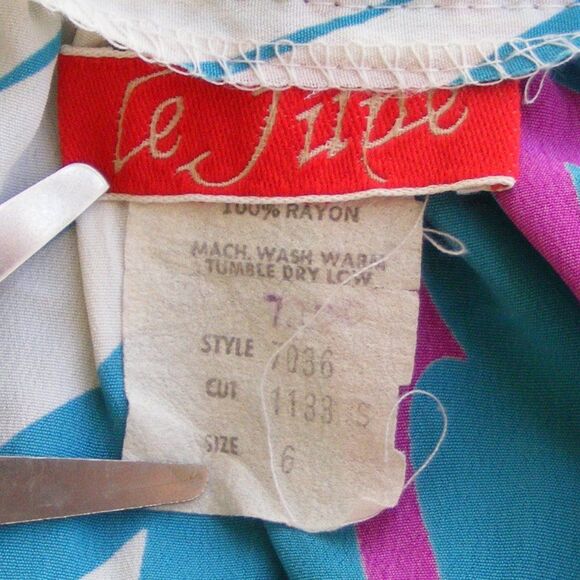 Le Jupe Midi Skirt, 25", VINTAGE, Blue Rayon, Wide waist band - Picture 9 of 10